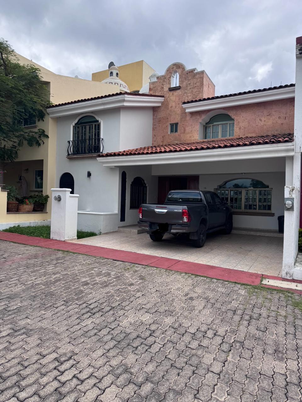 Casa en Venta  en LOS ROBLES, Zapopan - foto 2 de 26