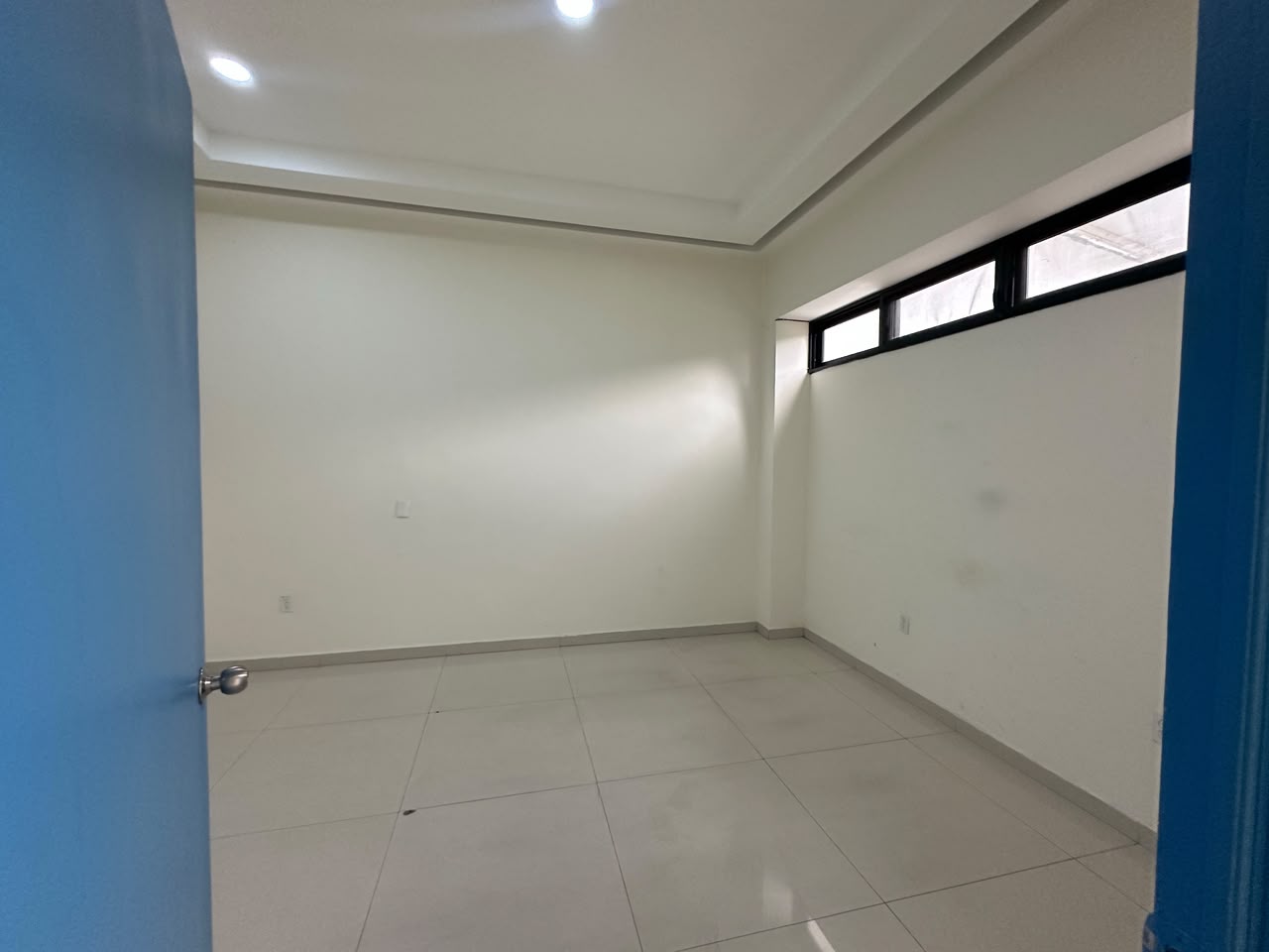 OFICINA O LOCAL COMERCIAL EN FRENTE AL METROPOLITANO en Rinconada Del Parque, Zapopan - foto 13 de 21