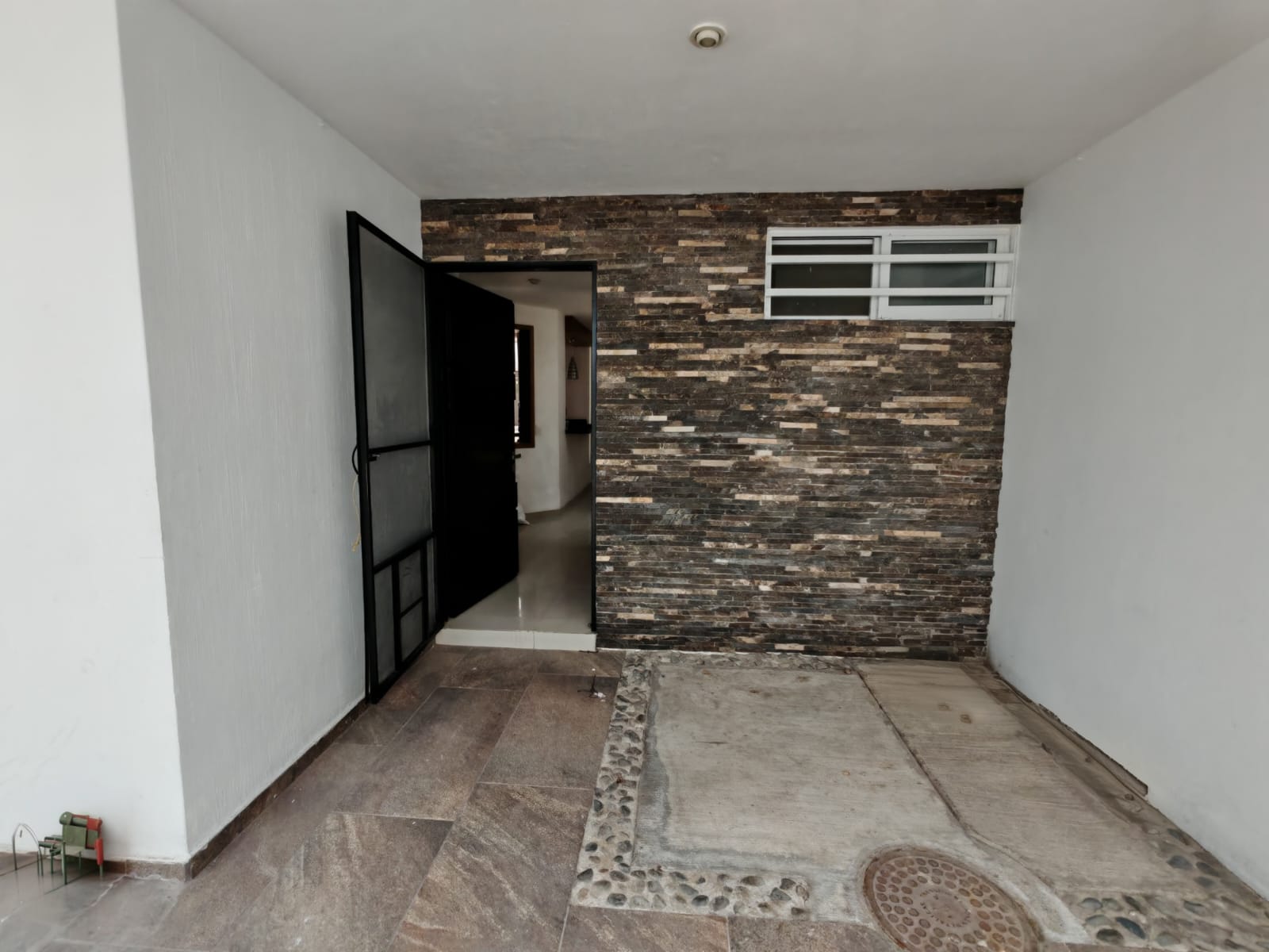 Casa en RENTA  en JARDINES DEL SUR, Guadalajara - foto 2 de 23