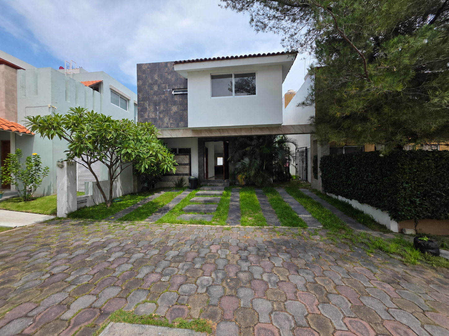 CASA EN VENTA BOSQUES DE SANTA ANITA