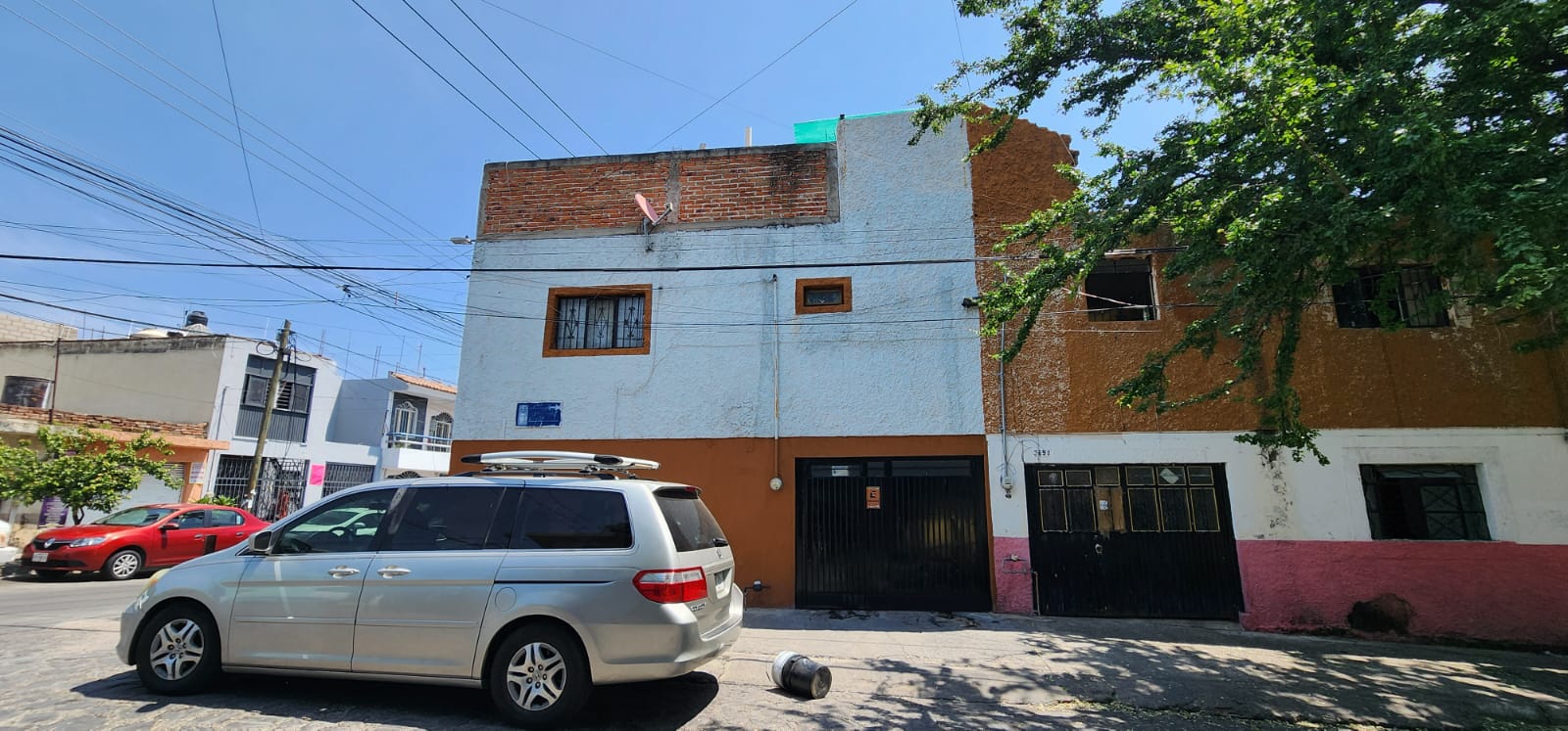 Casa con local comercial en venta  en Heliodoro Hernández Loza 1a Secc, Guadalajara - foto 3 de 12
