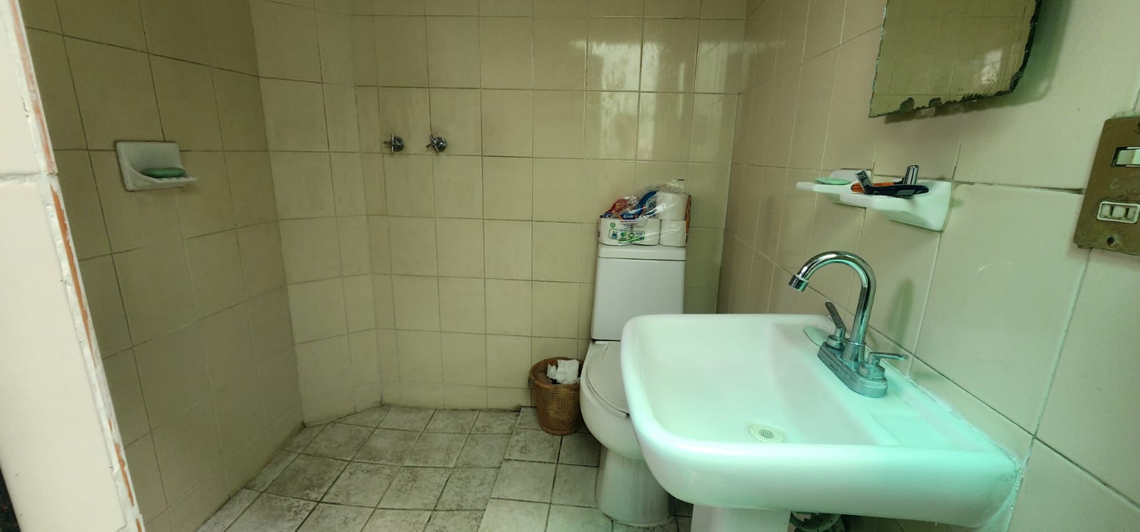 Casa con local comercial en venta  en Heliodoro Hernández Loza 1a Secc, Guadalajara - foto 11 de 12