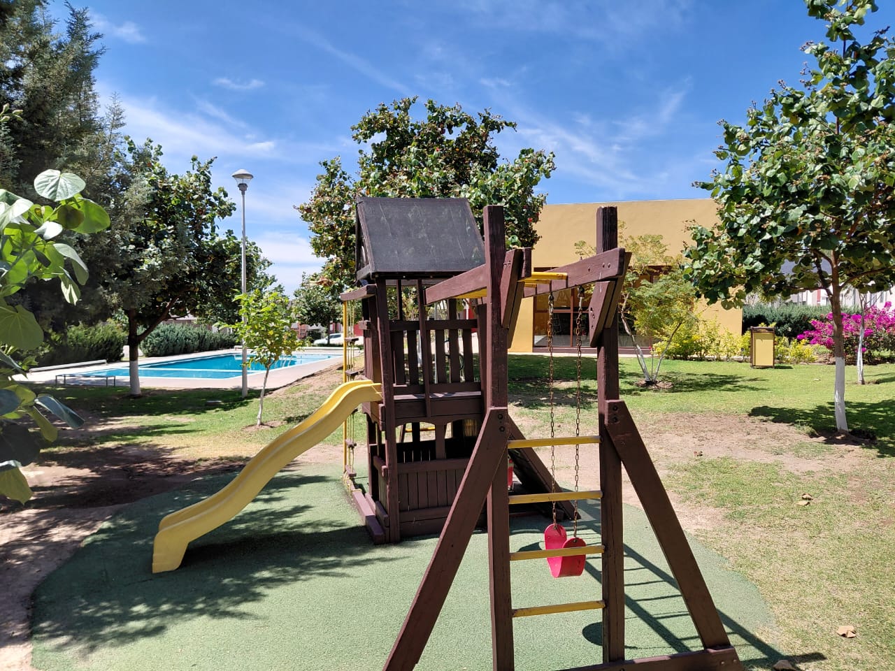 Casa en RENTA  en SANTA CRUZ DE LAS FLORES, Tlajomulco de Zúñiga - foto 17 de 24