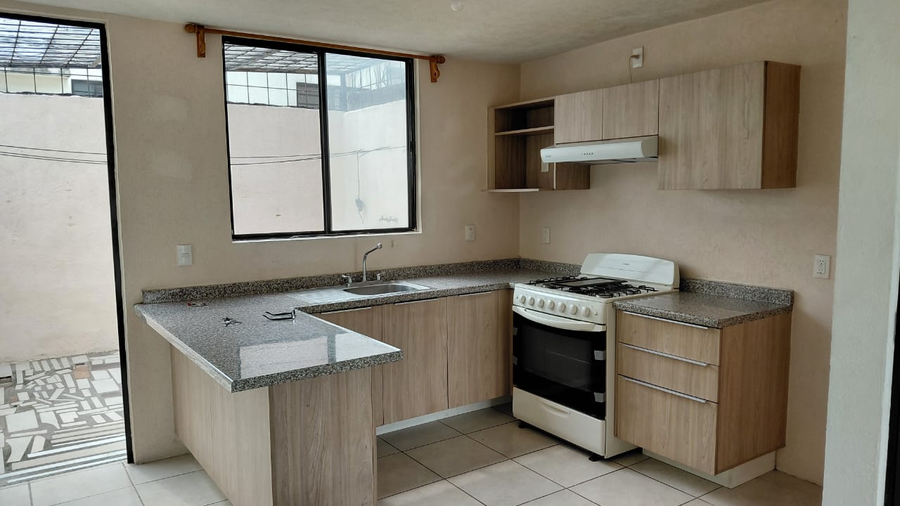 Casa en RENTA  en SANTA CRUZ DE LAS FLORES, Tlajomulco de Zúñiga - foto 2 de 24