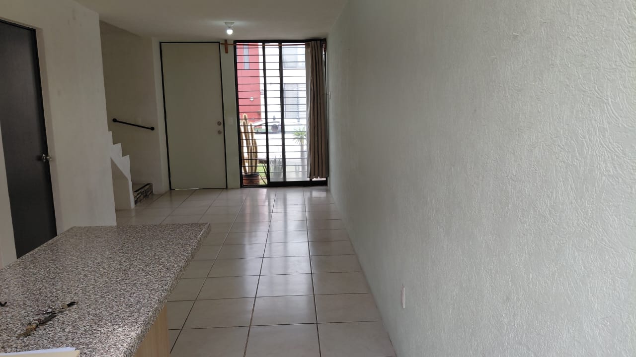Casa en RENTA  en SANTA CRUZ DE LAS FLORES, Tlajomulco de Zúñiga - foto 3 de 24