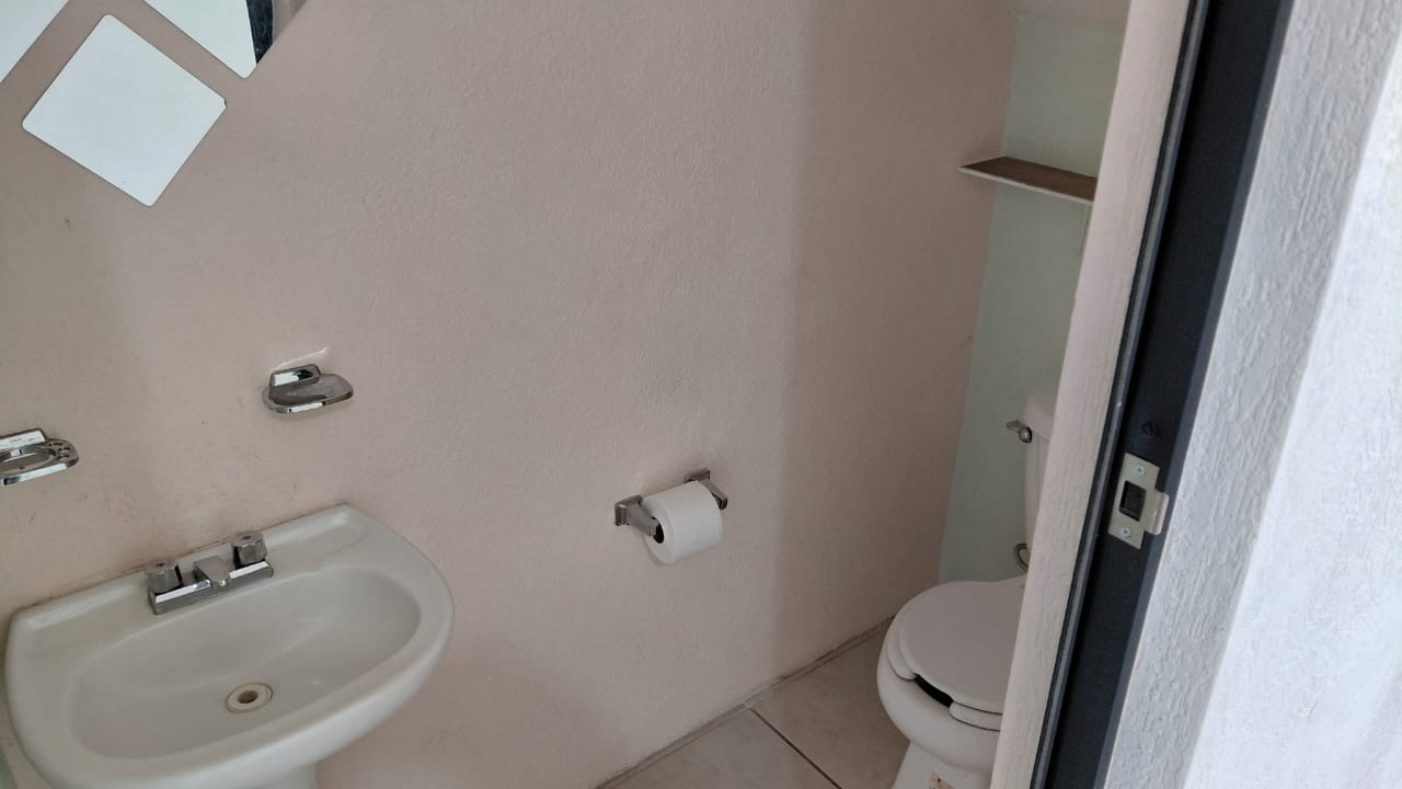 Casa en RENTA  en SANTA CRUZ DE LAS FLORES, Tlajomulco de Zúñiga - foto 12 de 24