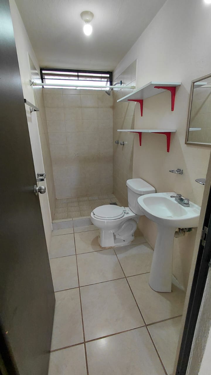 Casa en RENTA  en SANTA CRUZ DE LAS FLORES, Tlajomulco de Zúñiga - foto 7 de 24