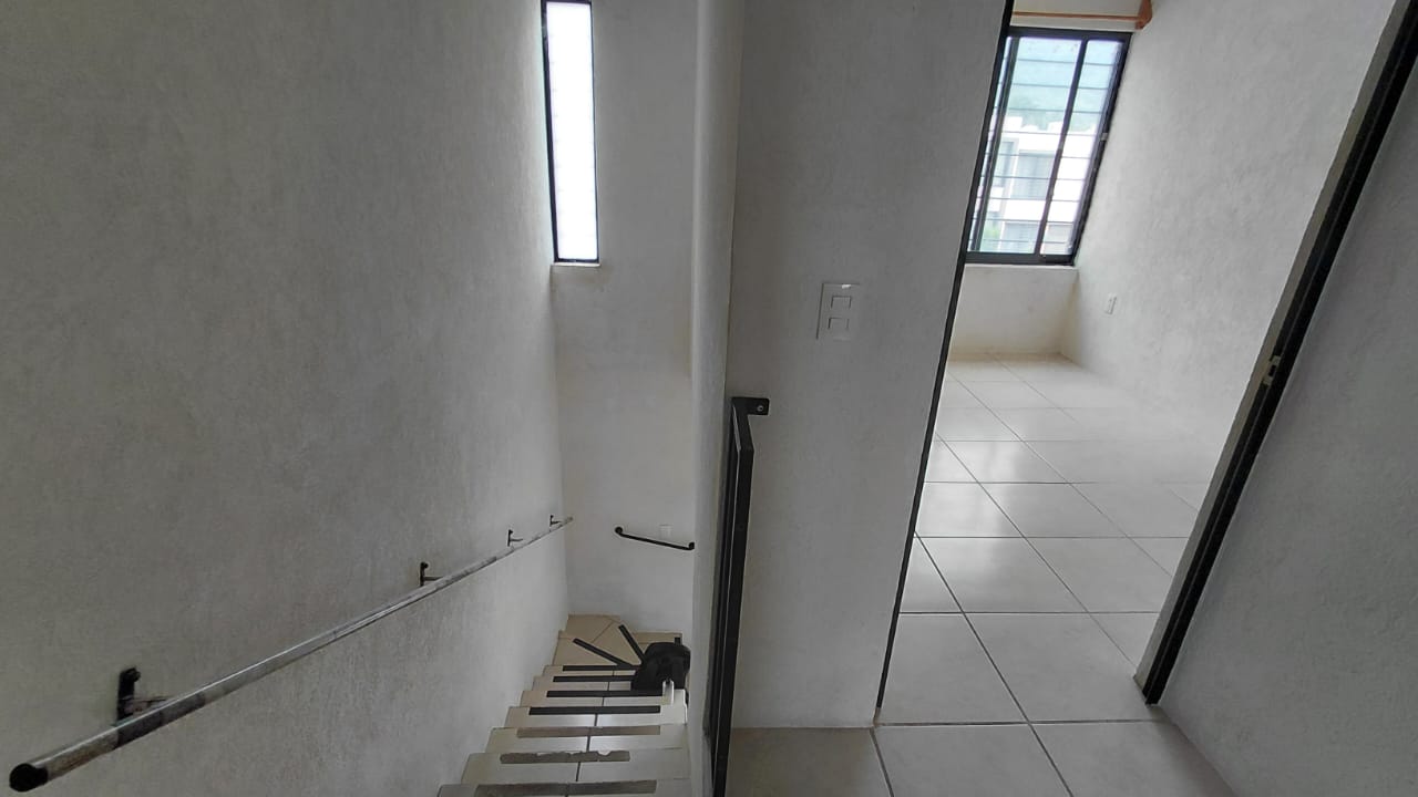 Casa en RENTA  en SANTA CRUZ DE LAS FLORES, Tlajomulco de Zúñiga - foto 6 de 24