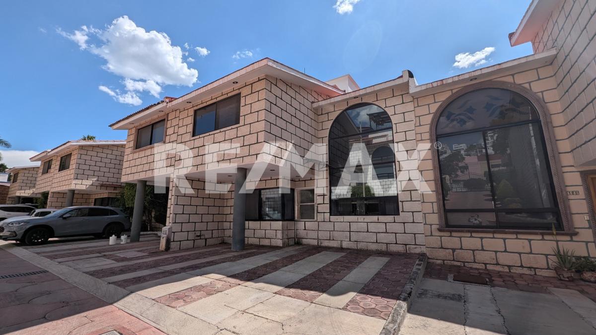 Casa en venta en Loma Dorada