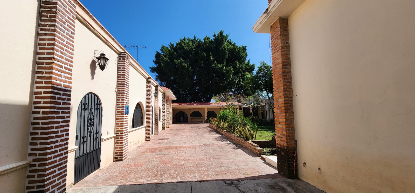 Casa comercial en renta, a dos cuadras del zoologico Guadalajara, ideal para salon de eventos u hotel.  en Panorámica Huentitán, Guadalajara - foto 22 de 29