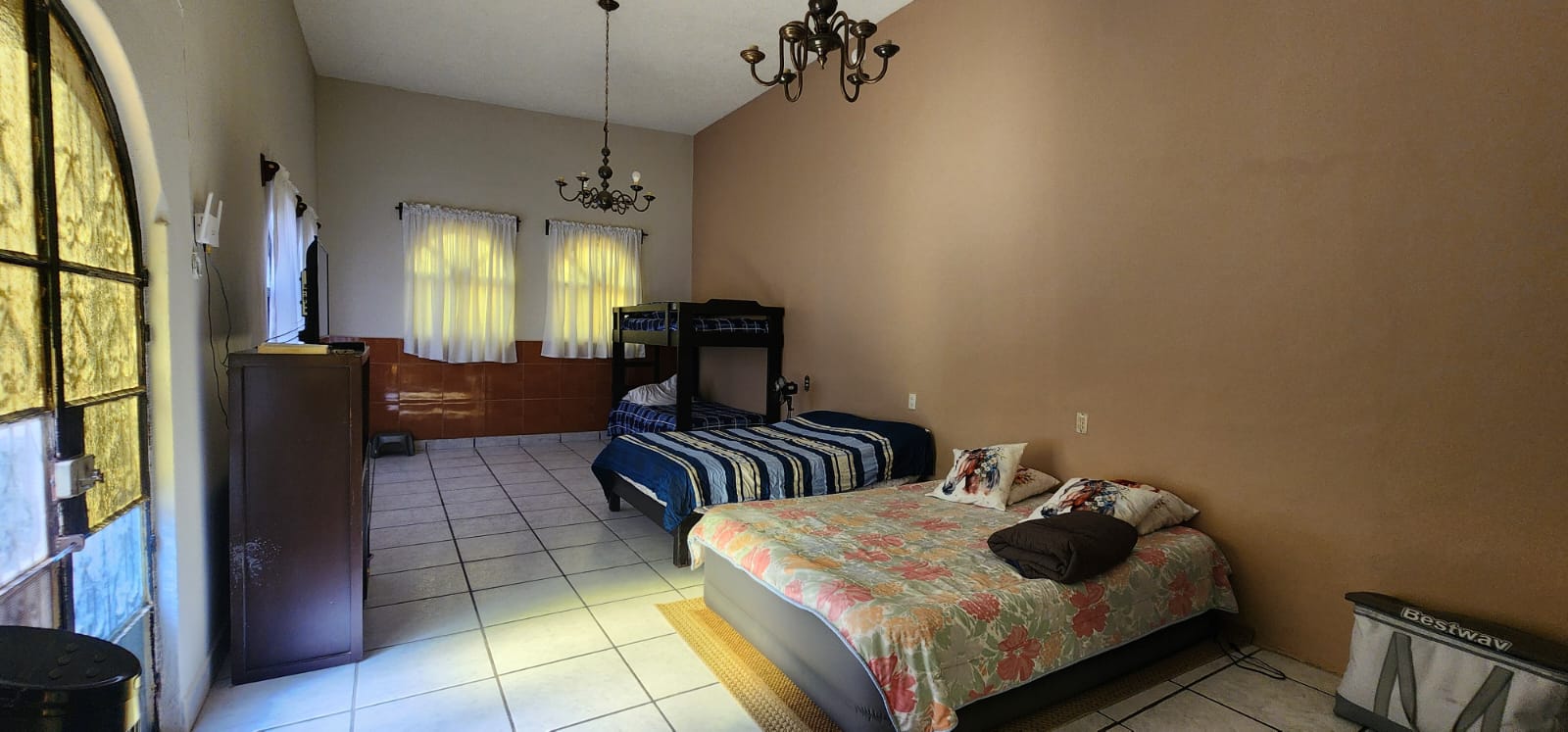 Casa comercial en renta, a dos cuadras del zoologico Guadalajara, ideal para salon de eventos u hotel.  en Panorámica Huentitán, Guadalajara - foto 17 de 29