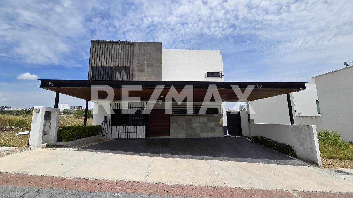Casa en venta en Pedregal de Vista Hermosa, Queretaro