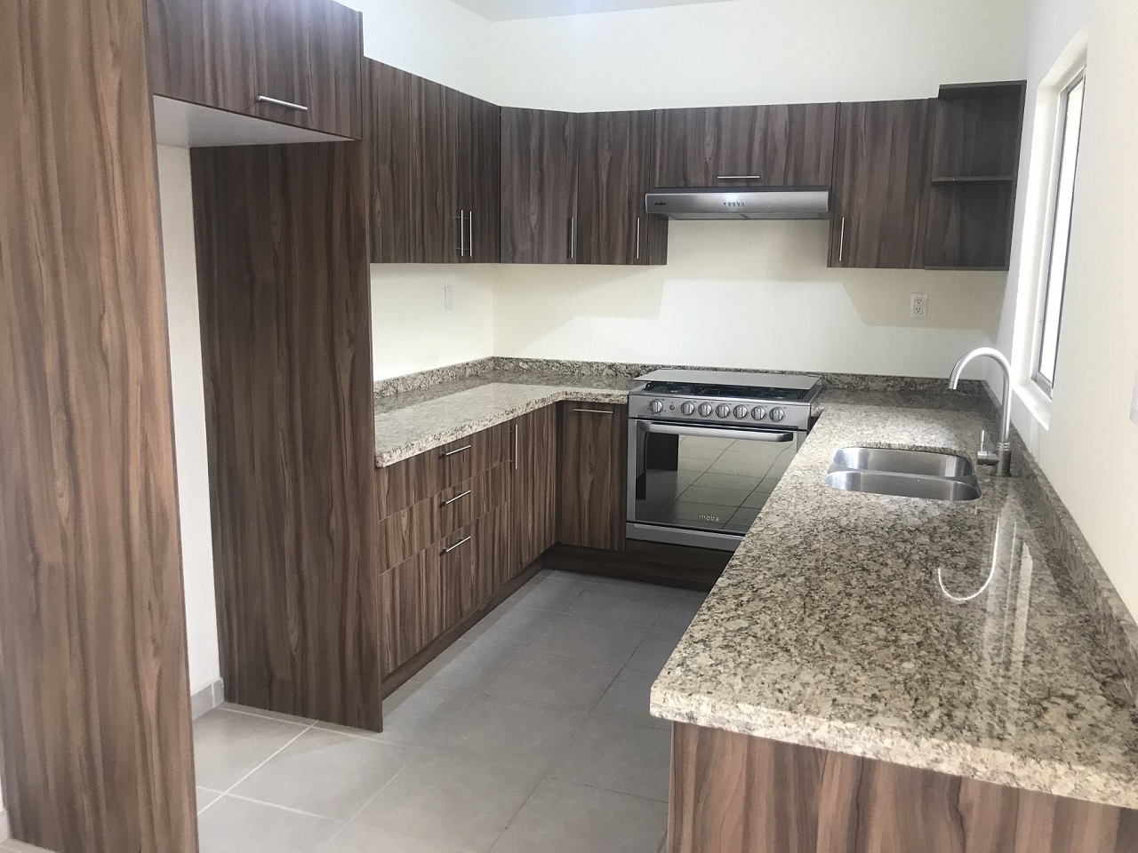 CASA EN VENTA EN ALTA CALIFORNIA en Alta California, Tlajomulco de Zúñiga - foto 3 de 14
