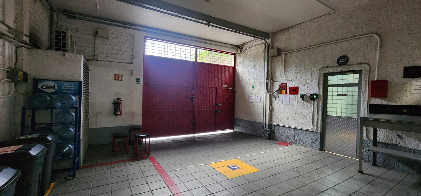 Bodega en Venta muy cerca de Revolución, Calzada Independecia, Gonzalez Gallo  en Revolución, Guadalajara - foto 2 de 20