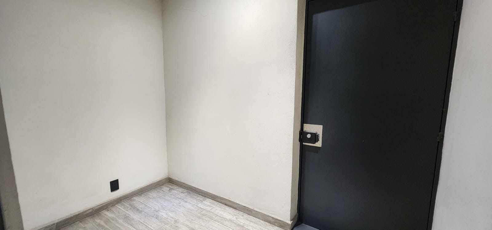 Bodega en Venta muy cerca de Revolución, Calzada Independecia, Gonzalez Gallo  en Revolución, Guadalajara - foto 14 de 35