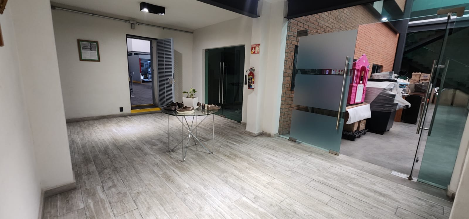 Bodega en Venta muy cerca de Revolución, Calzada Independecia, Gonzalez Gallo  en Revolución, Guadalajara - foto 11 de 35