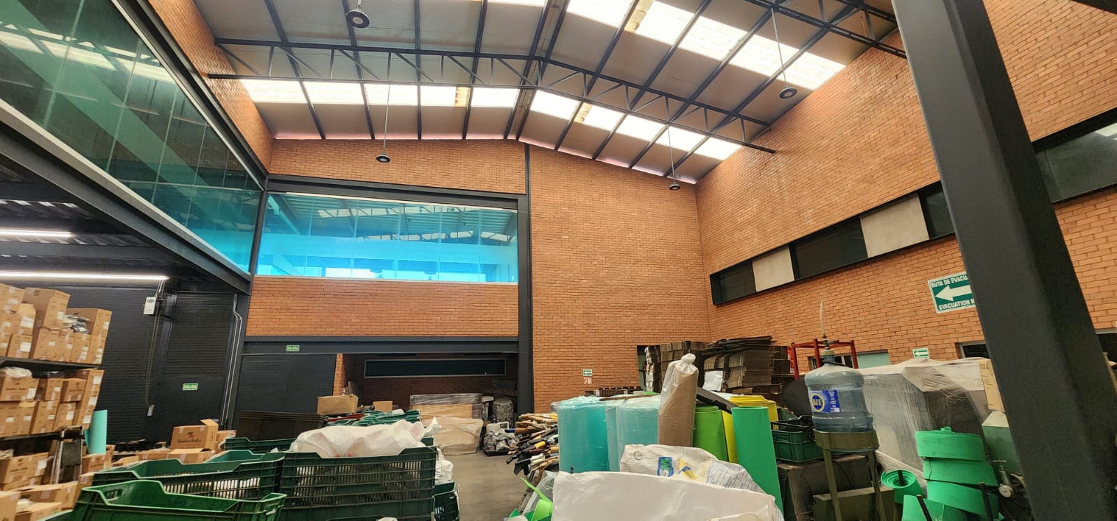 Bodega en Venta muy cerca de Revolución, Calzada Independecia, Gonzalez Gallo  en Revolución, Guadalajara - foto 2 de 35