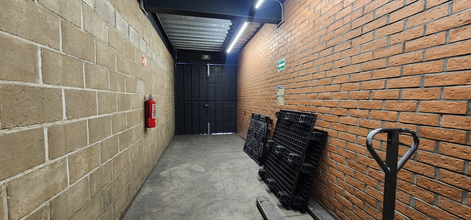 Bodega en Venta muy cerca de Revolución, Calzada Independecia, Gonzalez Gallo  en Revolución, Guadalajara - foto 16 de 35