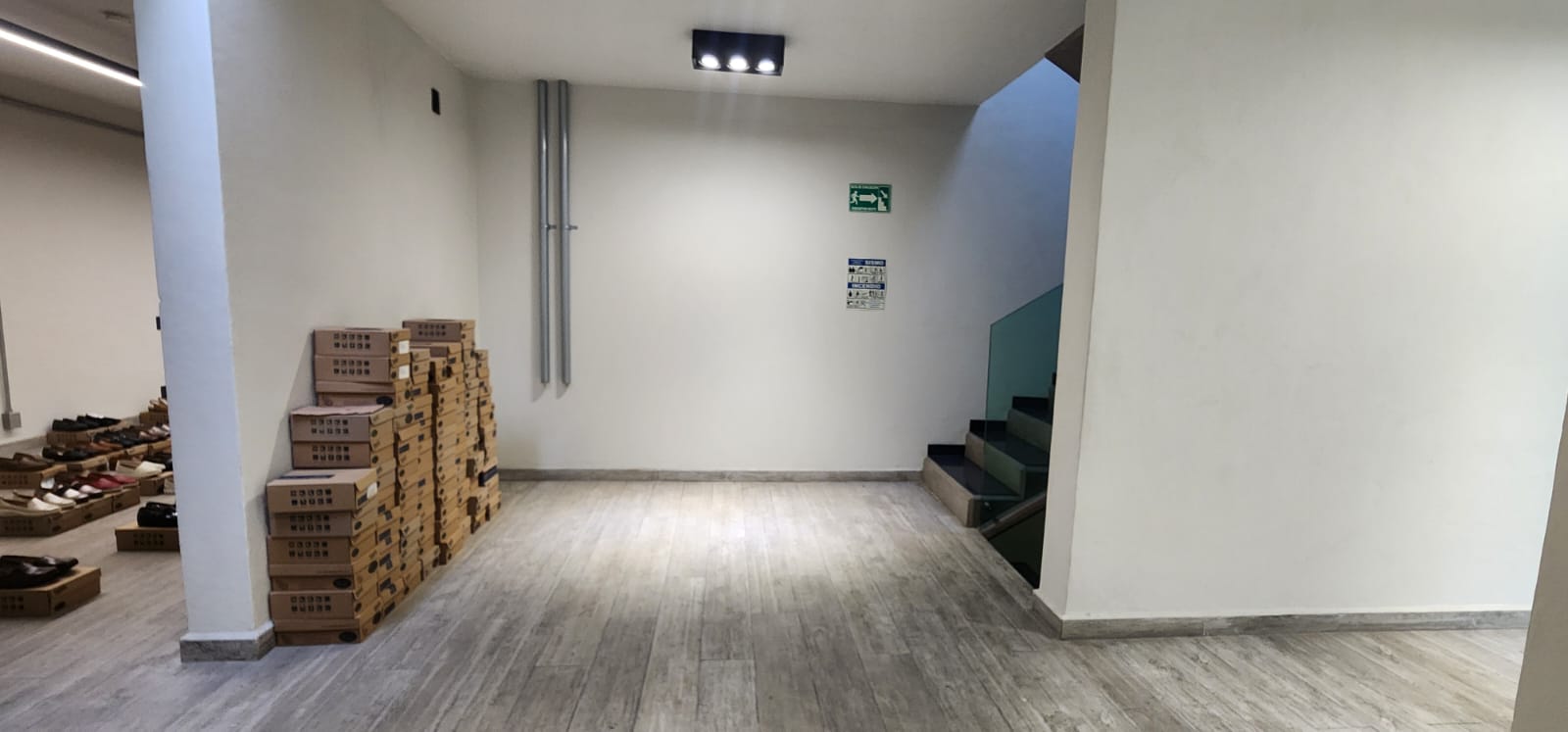 Bodega en Venta muy cerca de Revolución, Calzada Independecia, Gonzalez Gallo  en Revolución, Guadalajara - foto 19 de 35