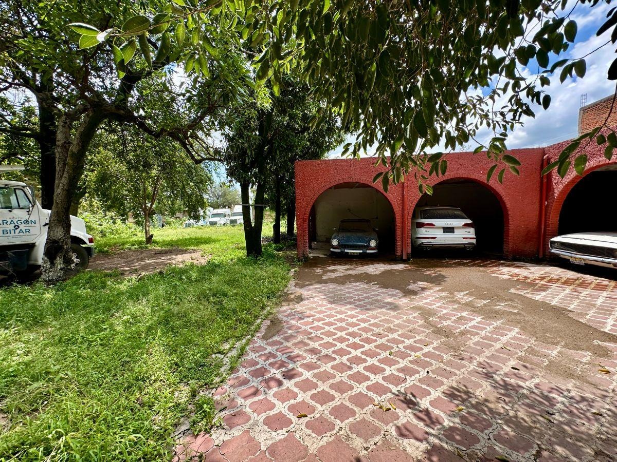 Terreno para uso comercial o habitacional en Santa Maria Tequepexpan, San Pedro Tlaquepaque en Santa María Tequepexpan, San Pedro Tlaquepaque - foto 2 de 6