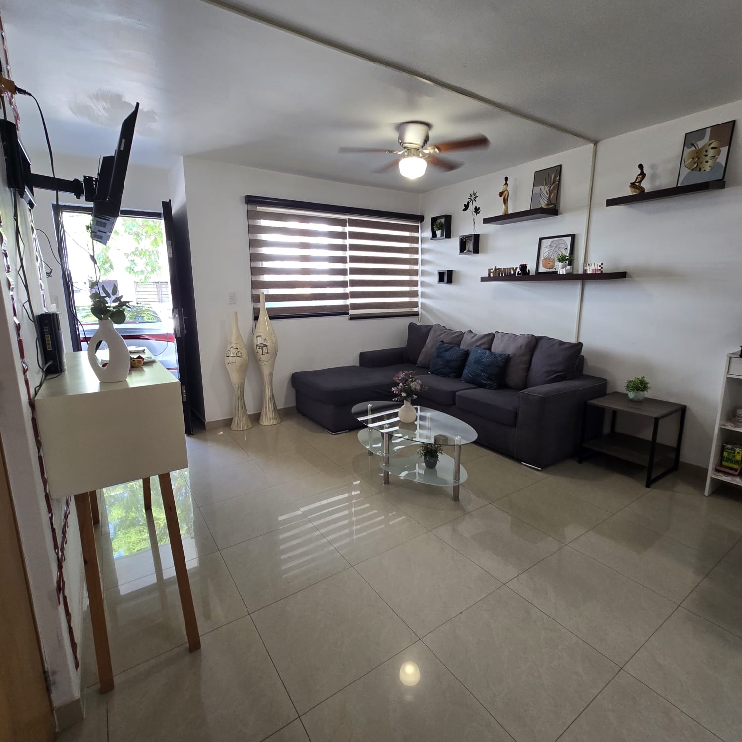 CASA EN RENTA AMUEBLADA CAÑADAS DE SAN LORENZO