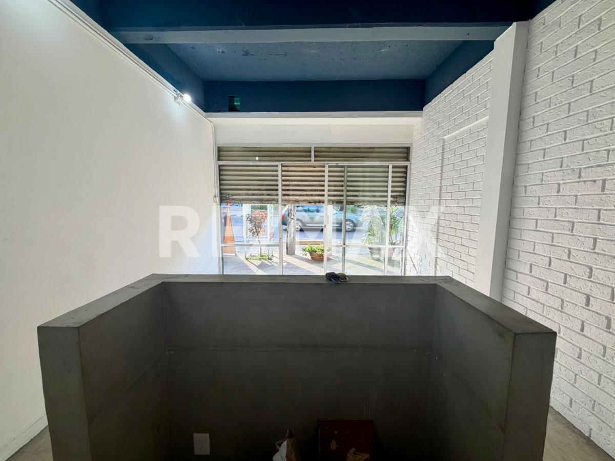 LOCAL EN RENTA SOBRE AV. REVOLUCIÓN SAN JOSE INSURGENTES